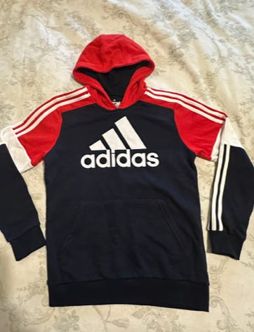 全新阿迪达斯帽衫 男童大号，女士8号可穿 7HDO